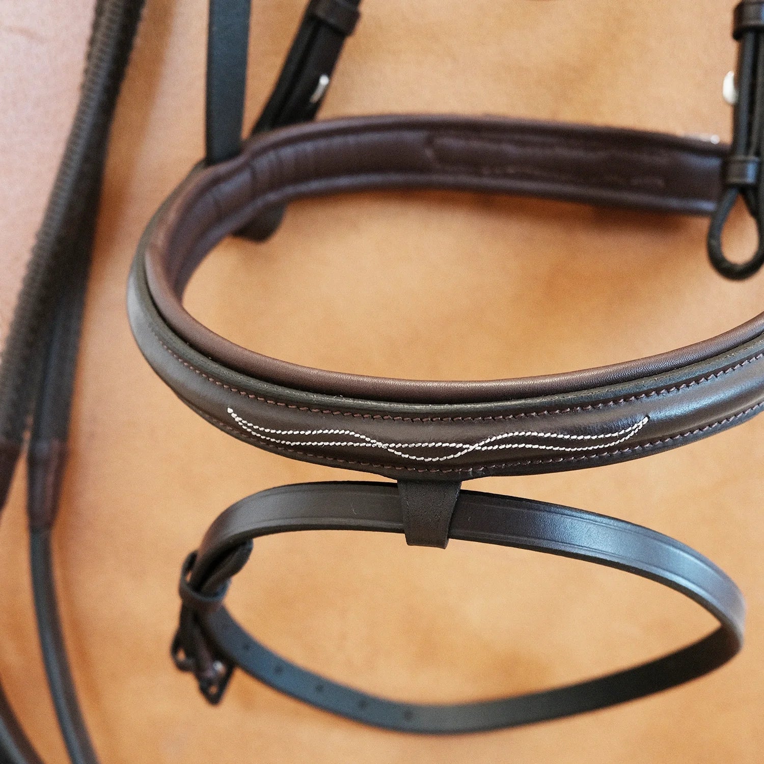 Quelle muserolle choisir ? Comparatif des différents types de muserolles pour chevaux