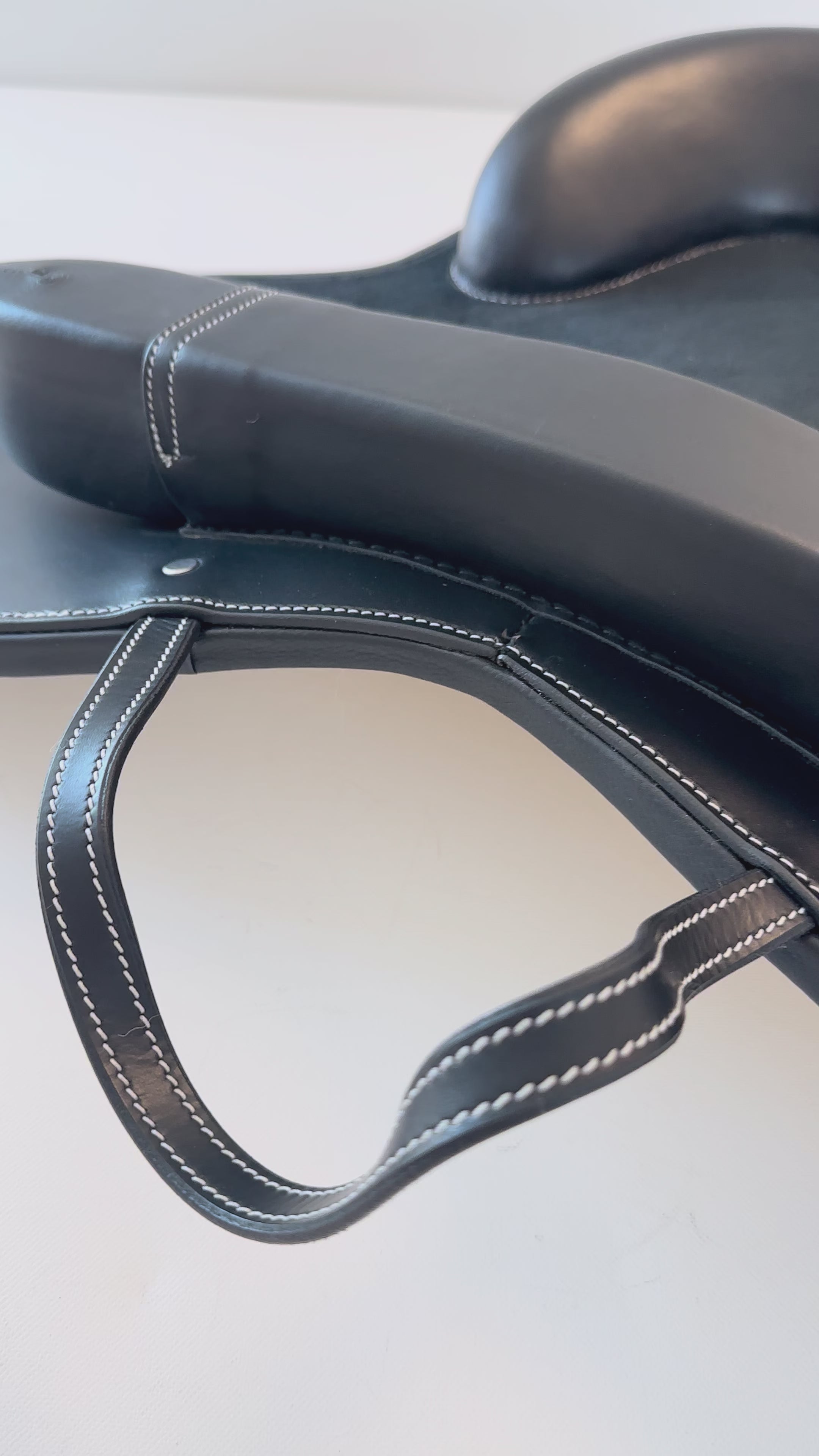 Load video: Fully equipped pony pad