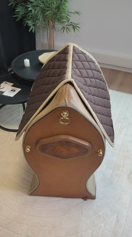 Charger la vidéo : TdeT - Tapis de selle Fontainebleau marron/beige